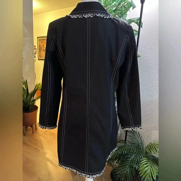 Dennis by Dennis Basso white/black ruffled hem coat W’s size S - Picture 4 of 12